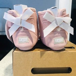 Jesse Bow I Pink Uggs 12-18 Months Size 4/5
